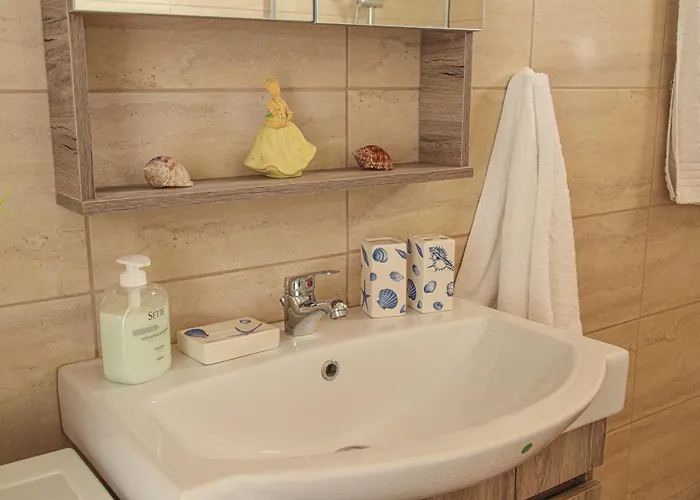 Aneza Кремасти